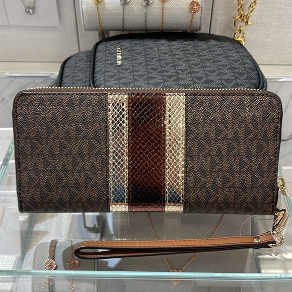 Michael Kors Jet Set Travel Large Signature Logo and Metallic Continental Wallet - Picture 7 of 16